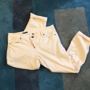 Kut from the Kloth soft yellow Capri jeans
